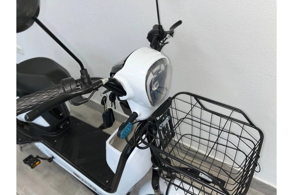 Электроскутер Terax KENGO JY01 белый