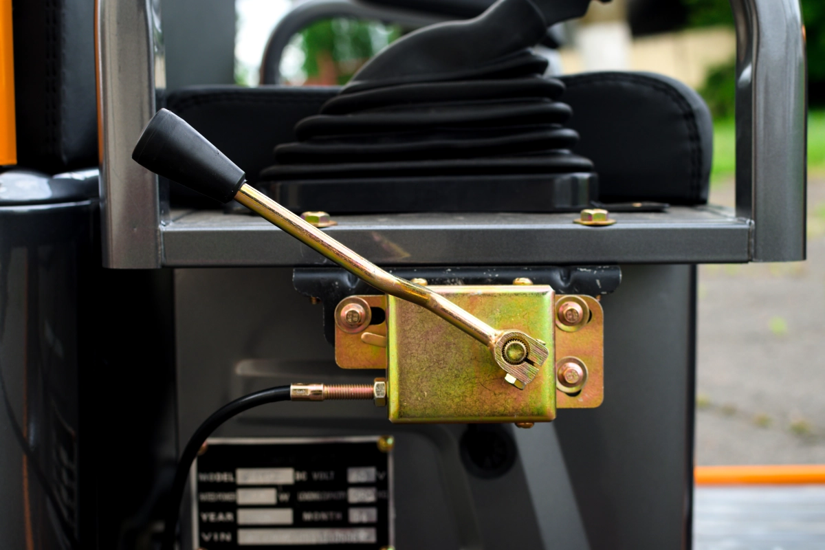 Электротрицикл грузовой AVM Cargo mini 800