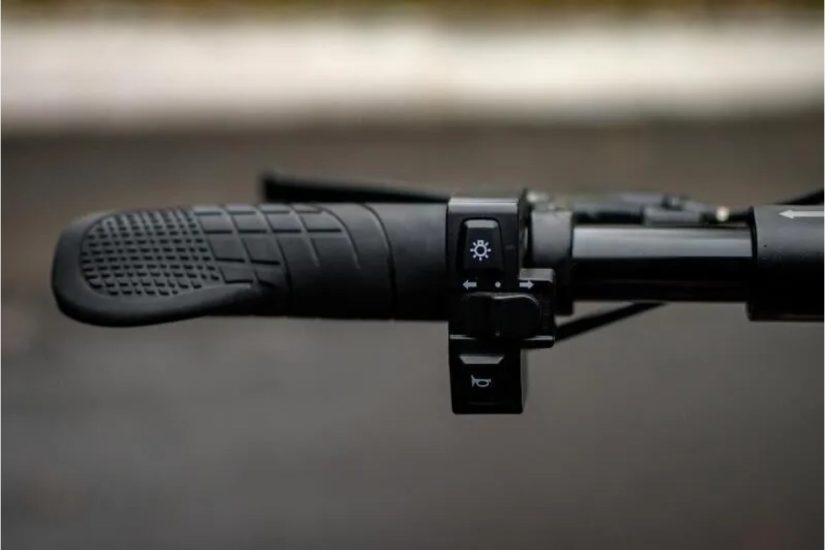 Электросамокат AVM MAX SPEED