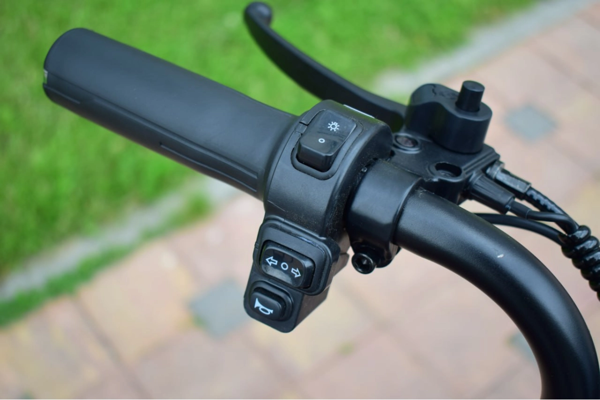 Электротрицикл Terax BIGGI красный