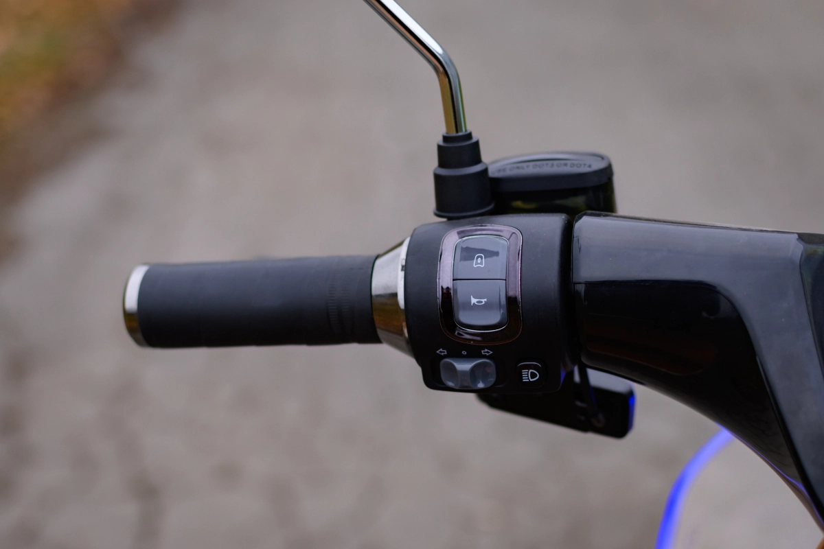 Электроскутер AVM Keren Stardust