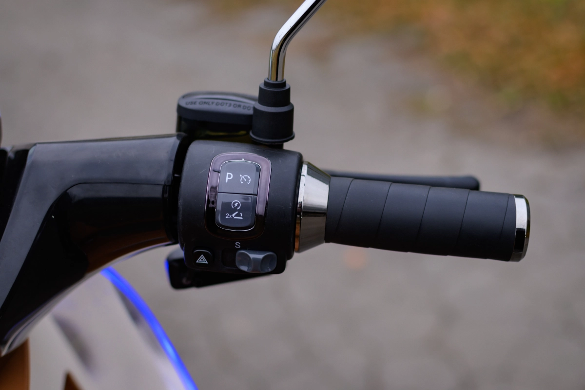 Электроскутер AVM Keren Stardust