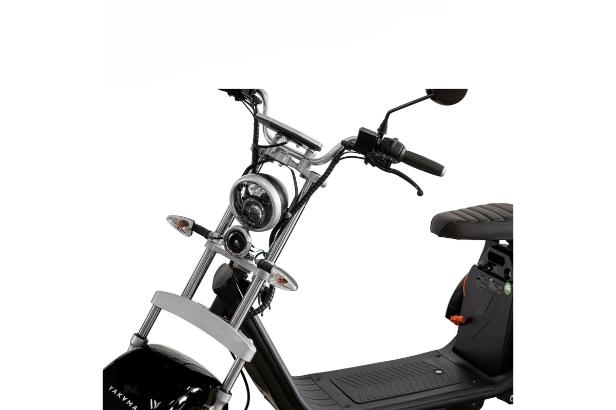 Трёхколёсный электроскутер YAKAMA AP-H0003G чёрный